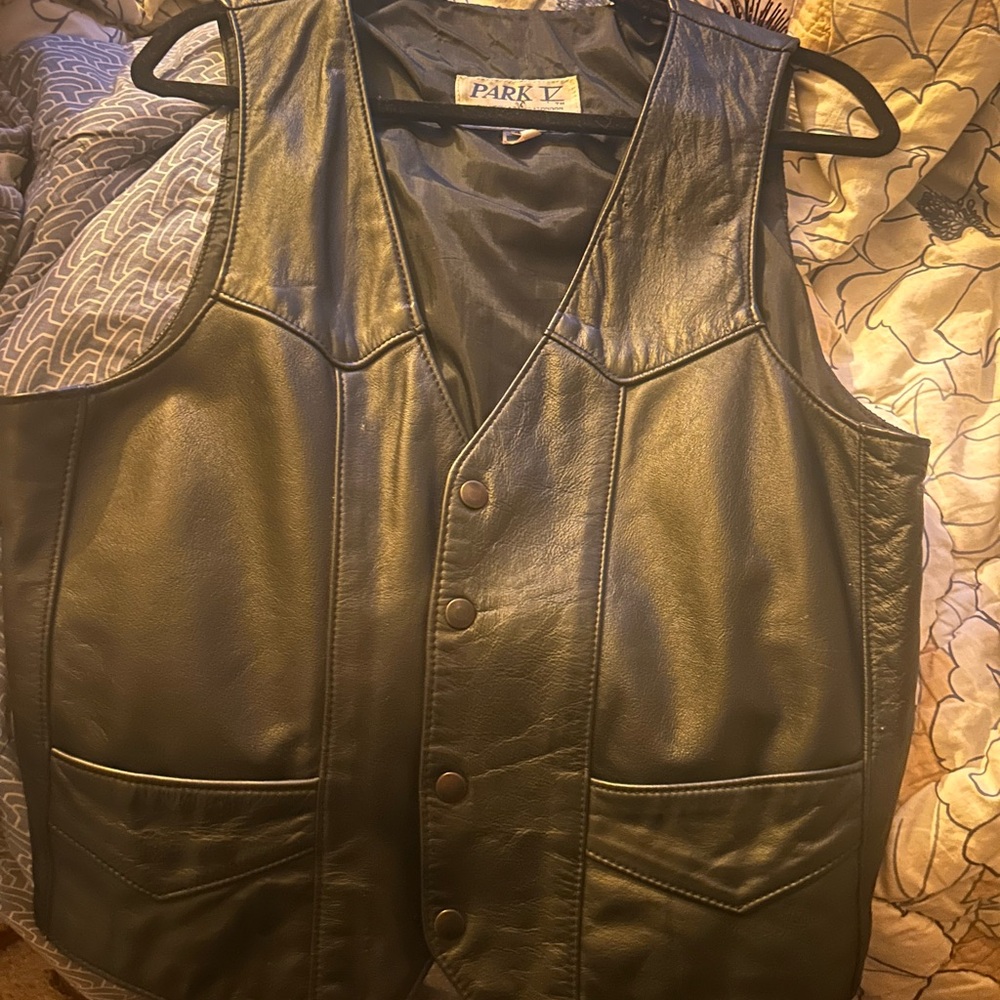 Park Leather Vest in Black